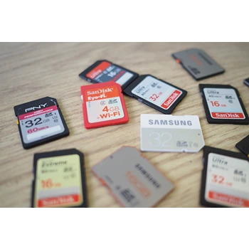 digital-camera-memory-card (88)-158893-5756.webp